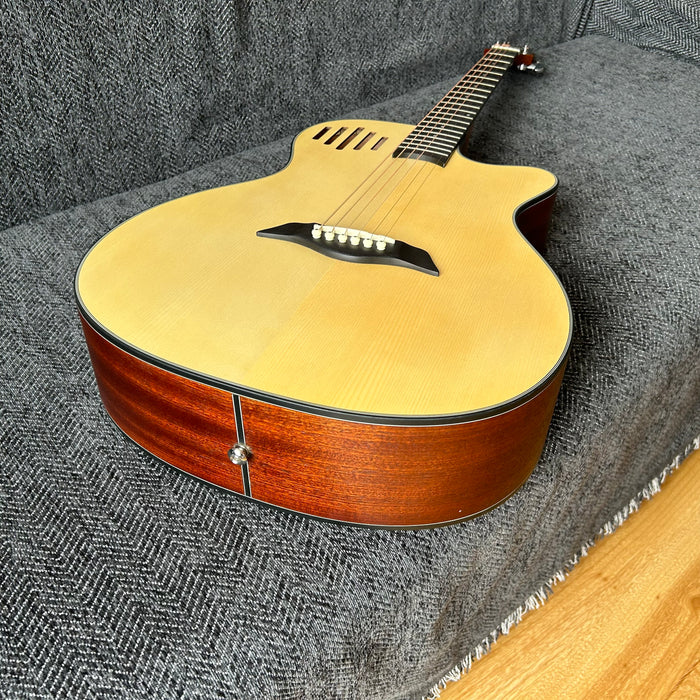 40 Inch Acoustic Guitar with Raindrop Sound Hole (Shanghai Music Show Sample LG-05)