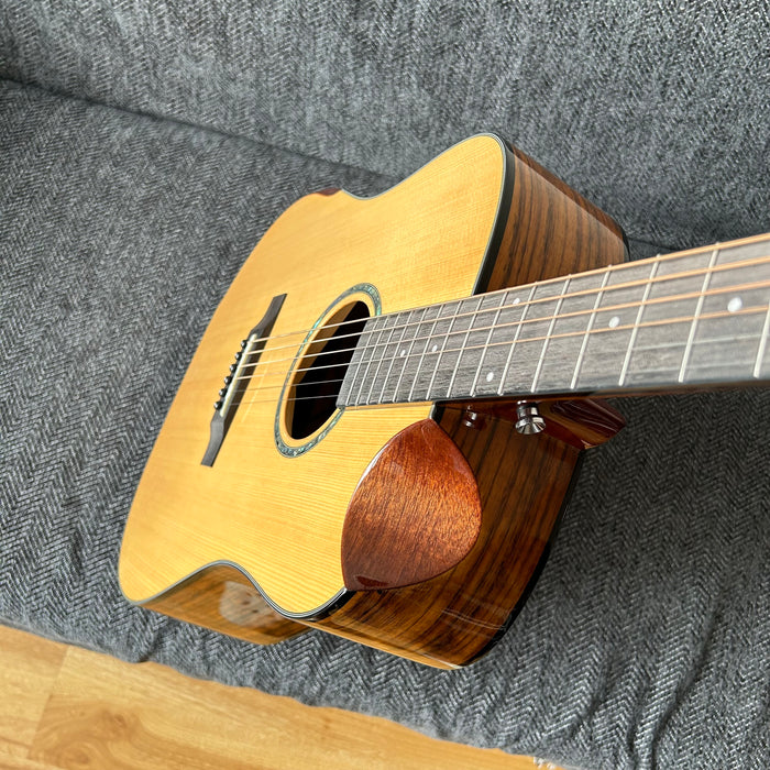 41 Inch Solid Spruce Top / Walnut Back & Sides Acoustic Guitar (QAG82S)